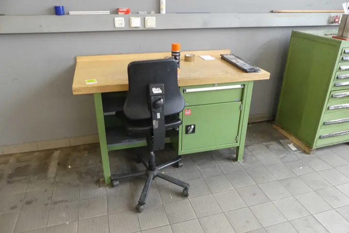 Werkbank mit Stuhl Maße in cm ca 150 x 72